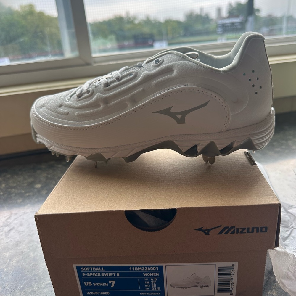 Mizuno 9-Spike Swift 8 Softball Cleats - White